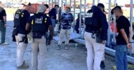Agentes de migración despliegan redada en planta de vehículos eléctricos en Georgia con unos mil 400 empleados