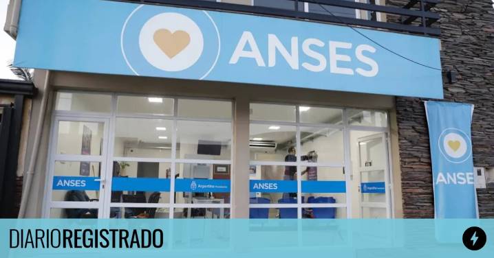Cuánto se cobra con el aumento de ANSES si sos titular de AUH y recibís la Tarjeta Alimentar en octubre 2025