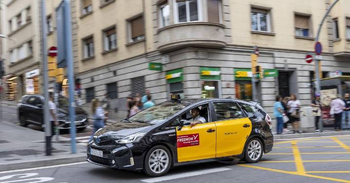 La ley que prioriza el taxi por encima de los VTC llega al Parlament