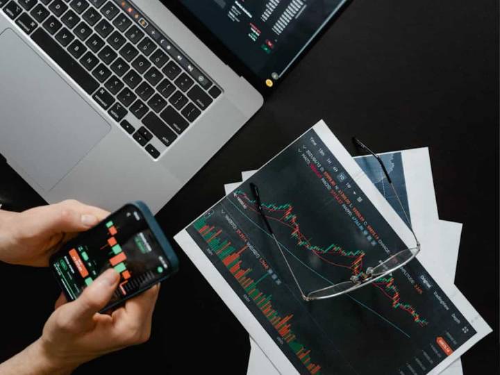 Sensex ends 62 pts lower, Nifty slips to 24,635 as market extends losses to 7th session in a row