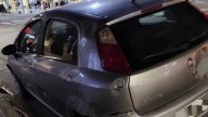 Una mujer sufrió golpes dentro del auto, hizo señas en un control y el agresor quedó detenido