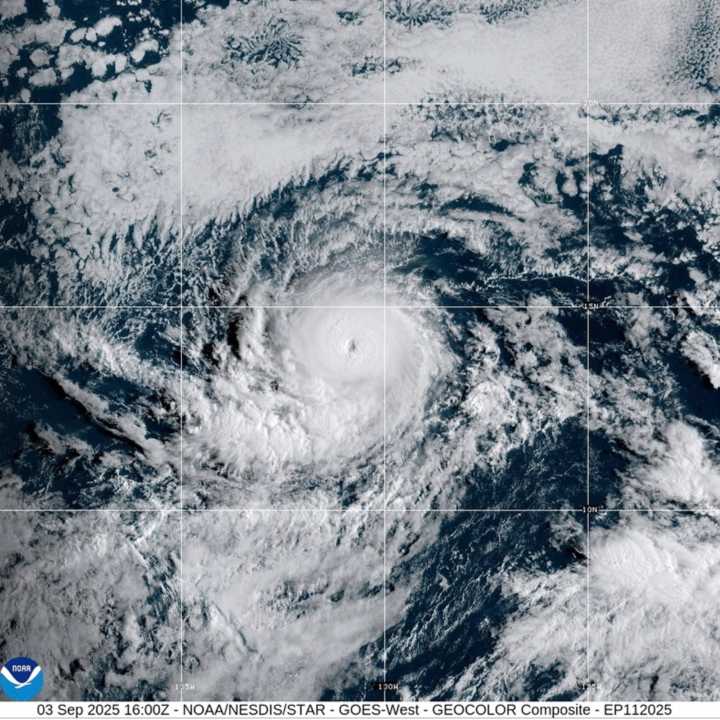 Hawaii under state of emergency ahead of Hurricane Kiko