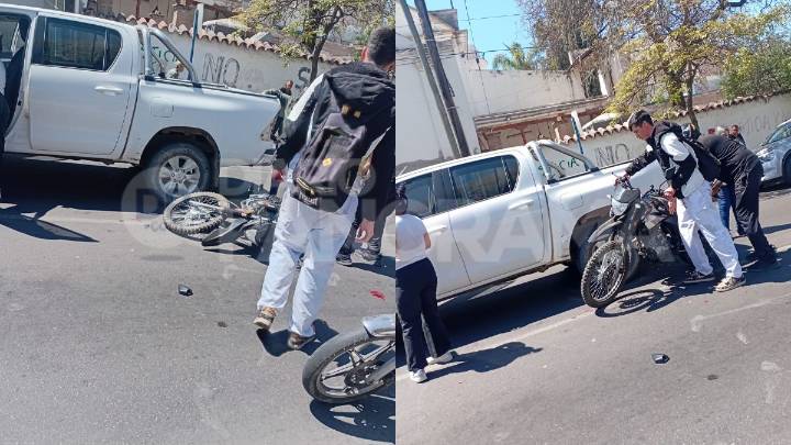 Accidente en plena avenida Belgrano: motocicleta chocó contra una camioneta y un joven resultó herido