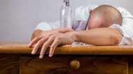 Los 5 alimentos y bebidas que curan la resaca y no requieren preparación