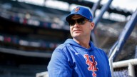 El venezolano Carlos Mendoza seguirá al frente de los Mets en el 2026