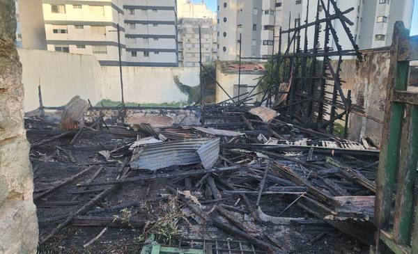 Un incendió arrasó con una casa histórica en Mar del Plata