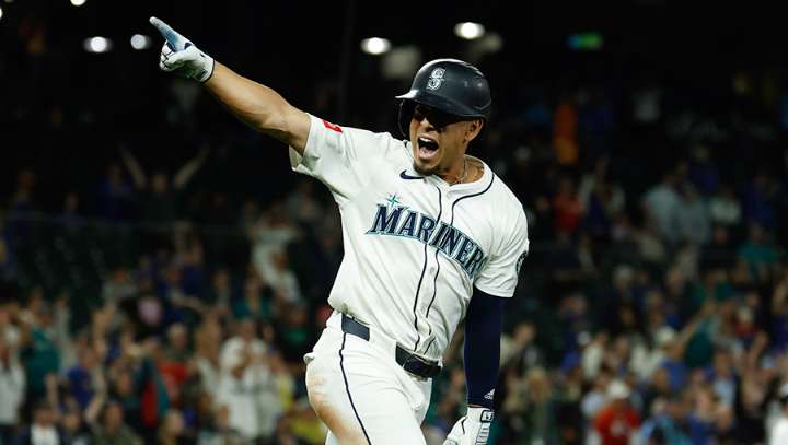 Seattle Mariners keep pace in playoff race with walkoff win