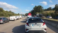 Retenciones de seis kilómetros en la "Y" tras la caída de un motorista en la calzada