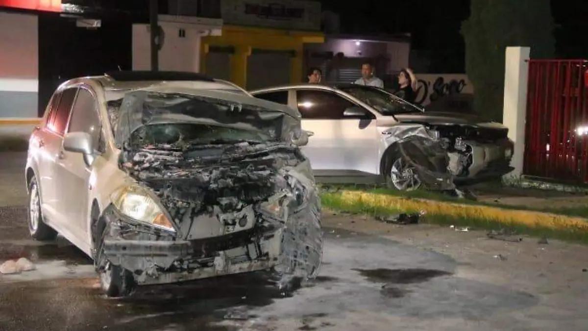Omite alto y provoca choque en colonia Las Granjas; reportan sólo daños materiales