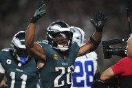 Lightning halts Super Bowl Eagles’ season opener against Cowboys