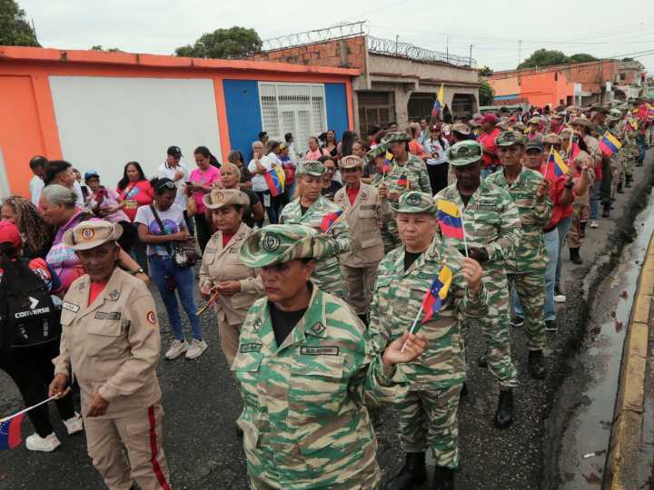 Buques en alerta, milicianos en las calles y fronteras reforzadas: así responde Venezuela a la "amenaza" de Estados Unidos