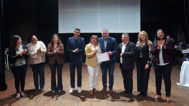 La Municipalidad de La Banda celebró el “Día del Maestro” con un emotivo homenaje…