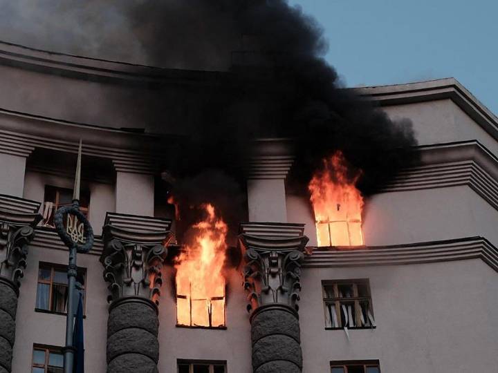 Ukraine government building damaged in large Russian aerial attack