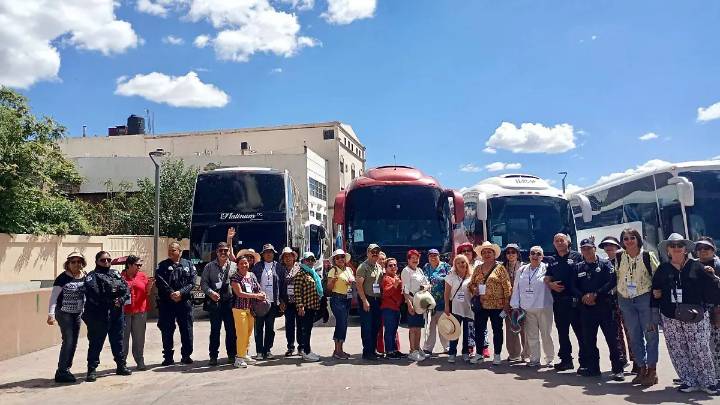 Brinda Seguridad Pública Municipal acompañamiento a 800 turistas jubilados del IMSS durante su visita a Parral