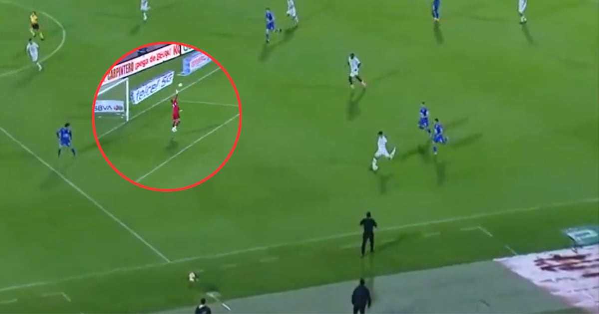Santiago Homenchenko de Querétaro humilla cruelmente a Kevin Mier con un GOLAZO de más de 60 metros (VIDEO)