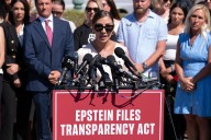 Víctimas de los abusos de Epstein exigen al Congreso la publicación de todos los archivos del caso