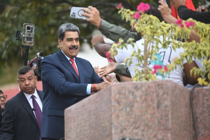 Maduro adelanta la época navideña en Venezuela para el 1 de octubre