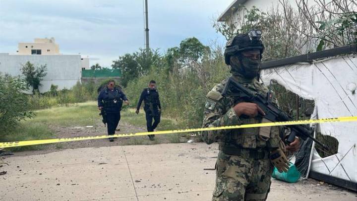 Hallan cuerpo en descomposición en lote baldío frente a SEPyC en Culiacán