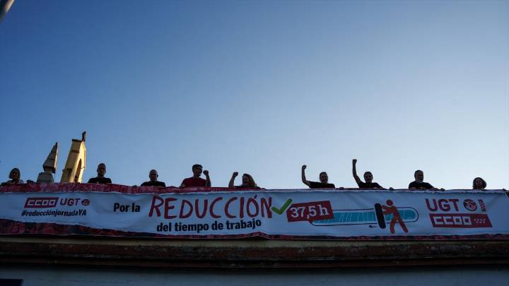 Encierro y concentraciones de los sindicatos para protestar ante el 'no' del Congreso a reducir la jornada
