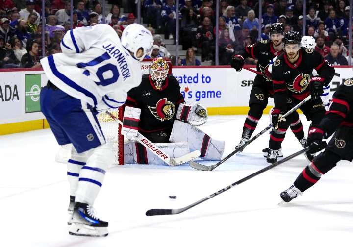 Maple Leafs hold off Senators rally for 4