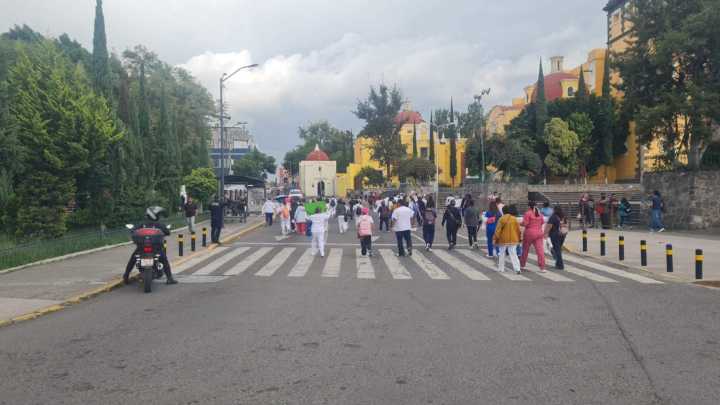 Marcha de Trabajadores de la Salud en Puebla Provoca Cierres Viales