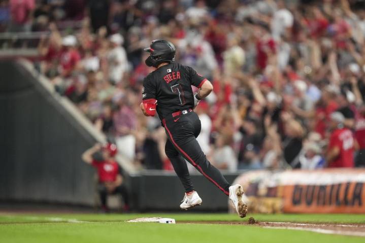 Spencer Steer hits 2 of the Reds’ 5 homers in a 7-4 win over the Cubs – Winnipeg Free Press