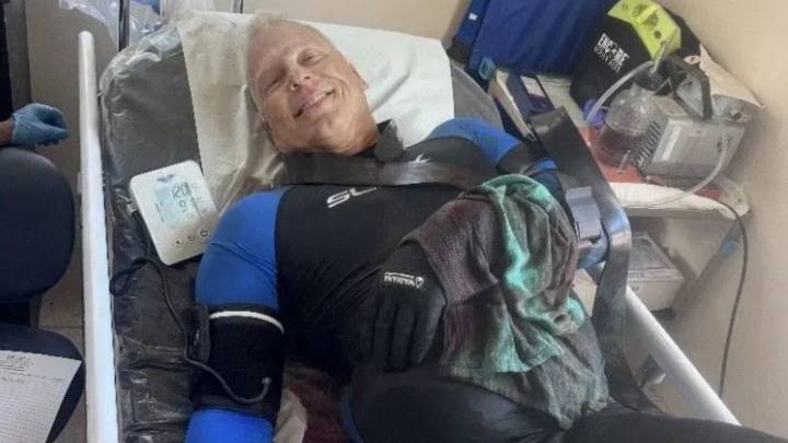 Un tiburón lo atacó mientras pescaba debajo del agua: "Mi muñeca colgaba"