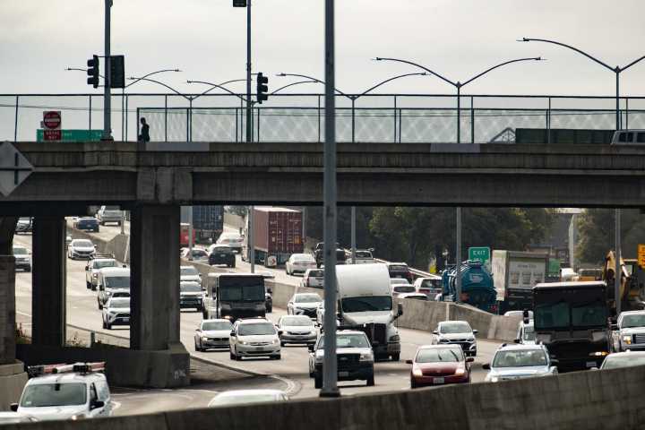 Oakland gets $12M to pay people on parole to clean highways