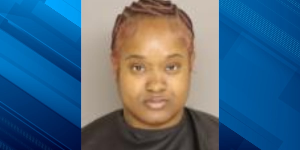 SC corrections officer accused of trying to smuggle in alcohol disguised as water