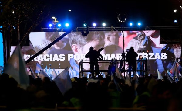 Kicillof prepara un discurso de victoria, el PJ convocó a un banderazo y esperan un mensaje de Cristina