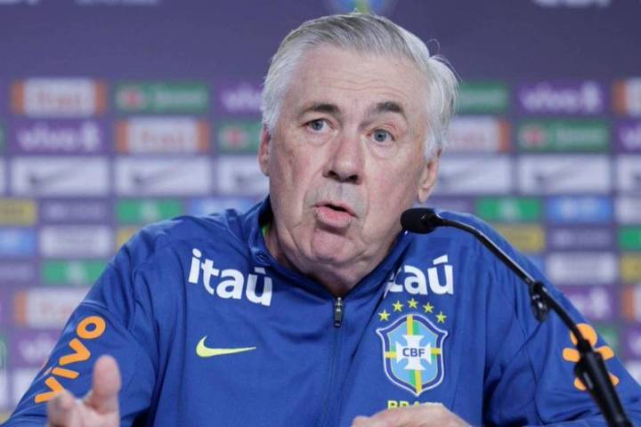 Ancelotti se refiere a la formación de Brasil ante La Roja y deja advertencia: “Voy a mantener muchos delanteros”