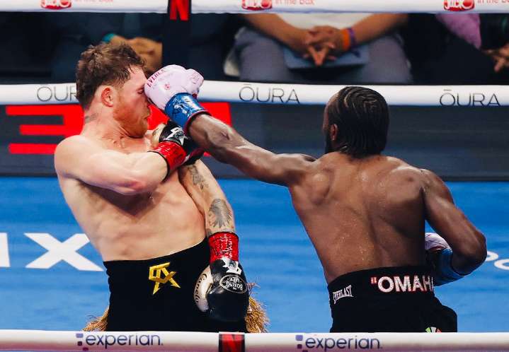 Terence Crawford destrona a Saúl “Canelo” Álvarez y hace historia como campeón indiscutido en tres divisiones