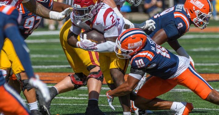 USC struggles with mistakes, penalties in last