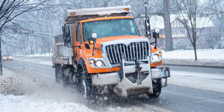 IDOT hiring nearly 200 positions for snow, ice removal in southern Ill.