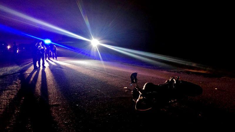 Dos hermanos protagonizaron un violento derrape en moto en Pacará: uno está grave