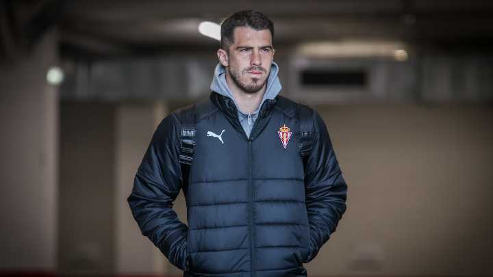 El Sporting reactiva las negociaciones para renovar a Yáñez; nadie para más en Segunda