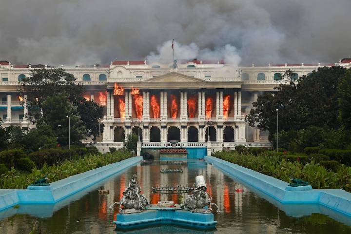 La quemaron viva. La violenta muerte de la esposa del expremier nepalí y la humillante persecución de un ministro en ropa interior