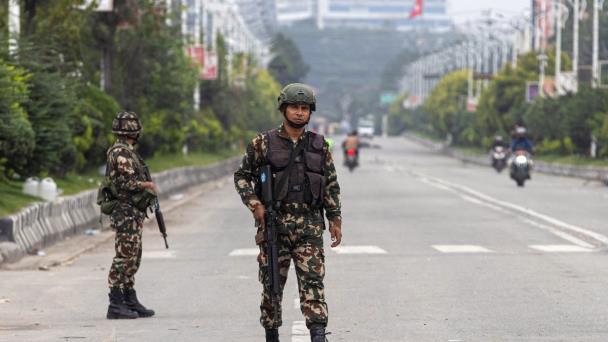 El ejército nepalí controla Katmandú y entabla diálogo sobre el futuro del país