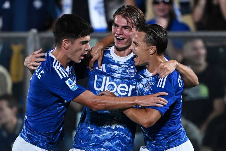 ¡Qué golazo! Zurdazo imparable: Nico Paz prolongó su gran arranque en la liga de Italia y recibió una distinción