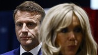 Macron presentará pruebas científicas para demostrar que su esposa es mujer