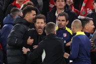 ‘Cholo’ Simeone se peleó con un hincha de Liverpool y terminó siendo expulsado en la Champions League