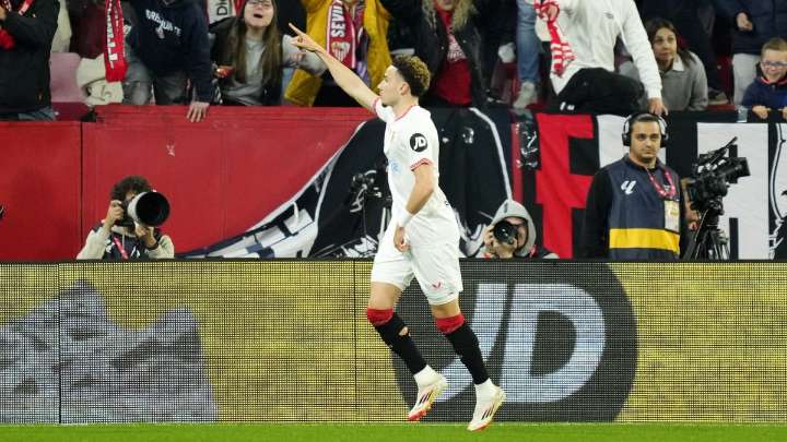 El Sevilla de Matías Almeyda y Alexis Sánchez le saca triunfo de último momento al Rayo Vallecano