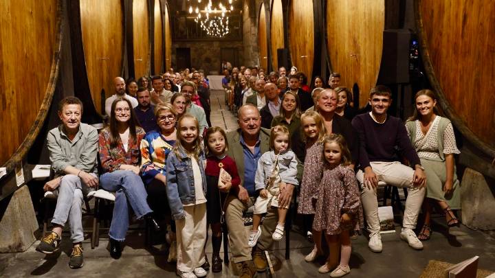 Sidra Trabanco repasa sus cien años de historia en un libro que recorre "la memoria no sólo sidrera, sino también emocional"