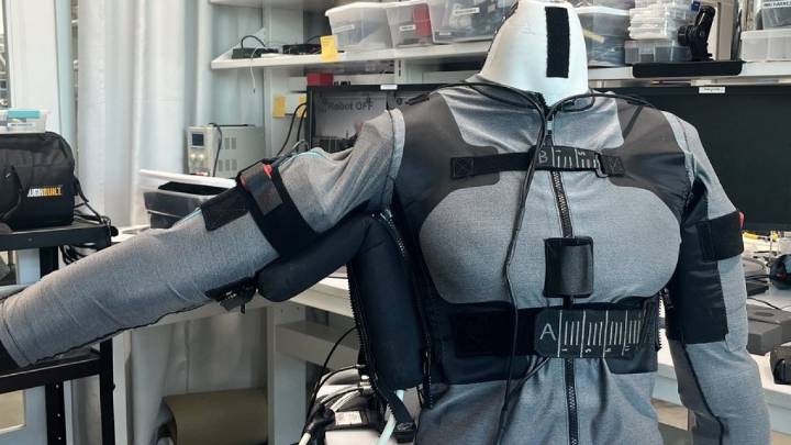Harvard lab develops robot to help stroke patients raise their arms