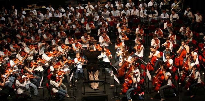 Más de 100 jóvenes músicos, en una "Sinfonía mágica" en el Teatro Coliseo