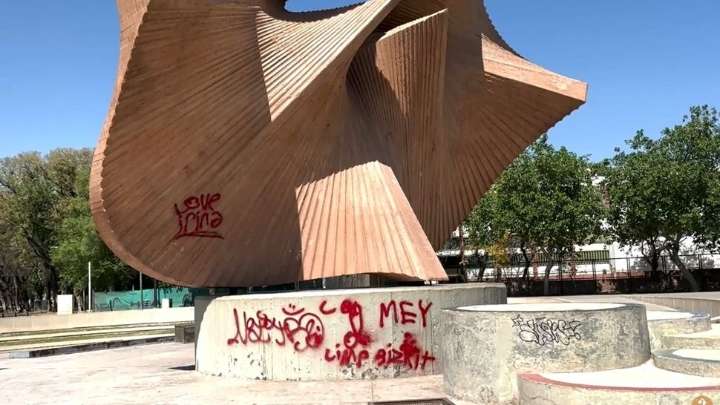 Vandalismo en San Juan: dañaron con aerosol el Monumento al Deporte