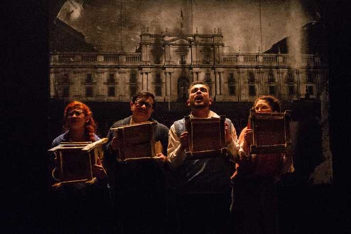 Memoria y resistencia: la fuerza contemporánea de la obra La Pequeña Historia de Chile