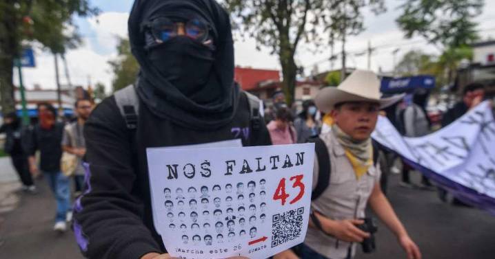 Ayotzinapa: miles se movilizan en CDMX a 11 años de la desaparición de 43 normalistas