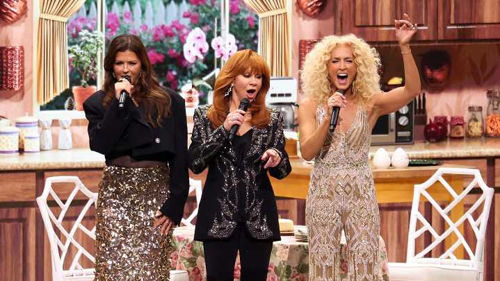 Golden Girls Tribute at Emmys: Watch Reba McEntire Sing Theme Song