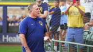 Brewers’ Pat Murphy reads Bob Uecker’s emotional letter after postseason clinch